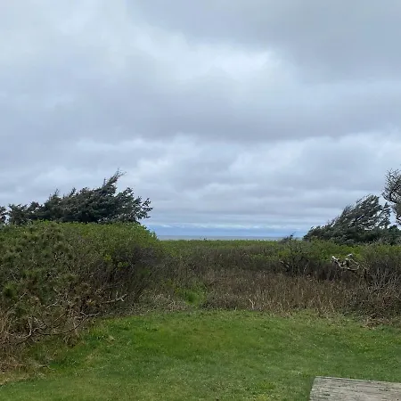 Large Bright Summerhouse Close To The Sea And Beaches