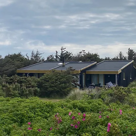 Large Bright Summerhouse Close To The Sea And Beaches Lønstrup