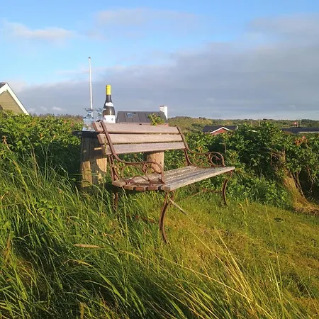 Large Bright Summerhouse Close To The Sea And Beaches Semesterbostad